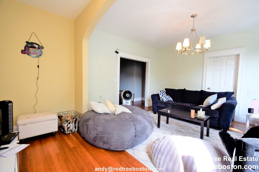 Building Photo - 184 Saint Paul St