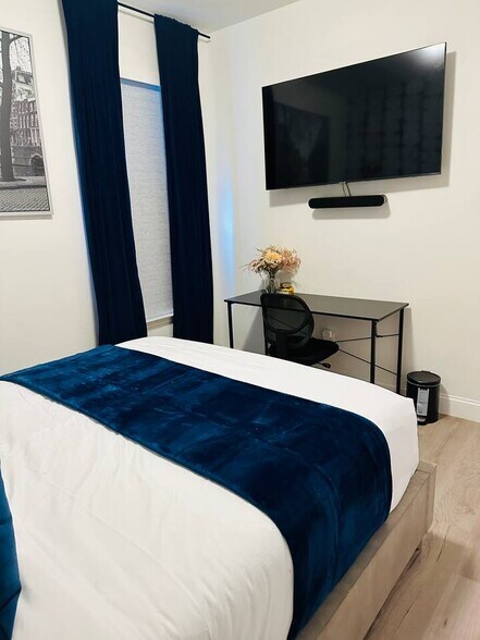 Building Photo - 528 Bronze Forest Dr