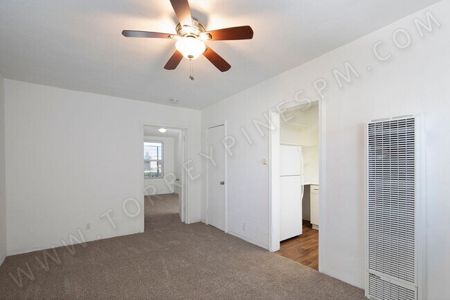 Building Photo - Rare Coastal 1BR Between Windansea Beach a...