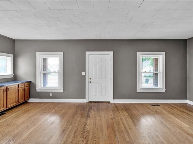 Building Photo - 3220 Grant Ave