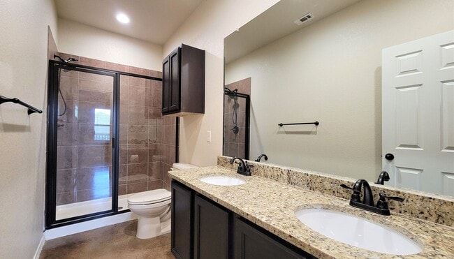 Building Photo - Luxury 3/2 Duplex in NBTX