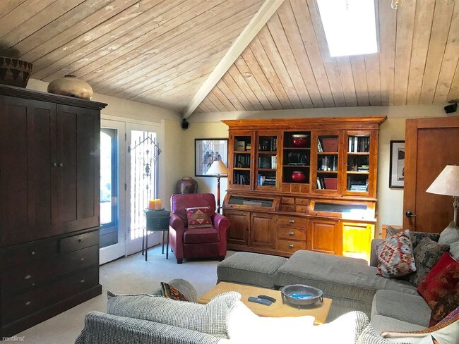 Building Photo - 114 Story Rd