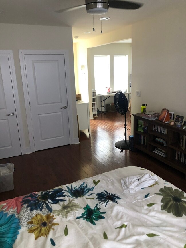 Building Photo - 4424-4432 N Wolcott Ave