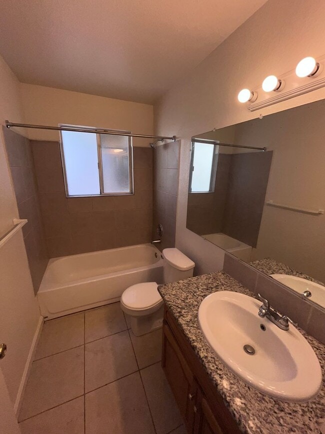 Building Photo - NICE UPDATED HOME IN ELK GROVE!!