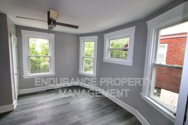 Building Photo - 22 Glen Este Pl
