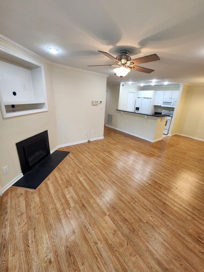 Building Photo - Chapel Hill / Bradford Place Condo AVAILABLE