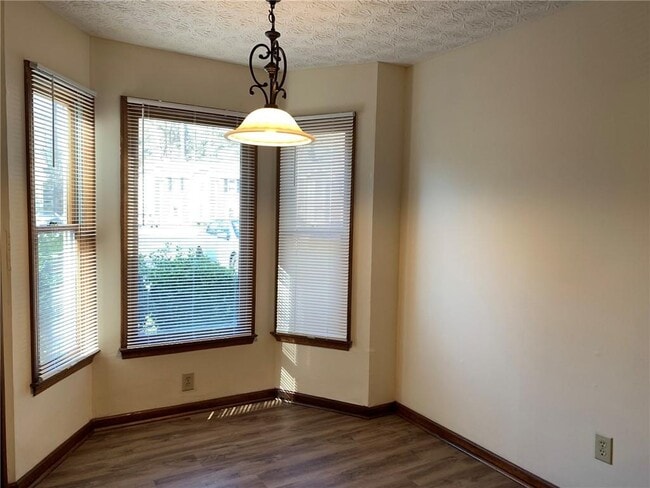 Building Photo - 1107 Booth Ct SW