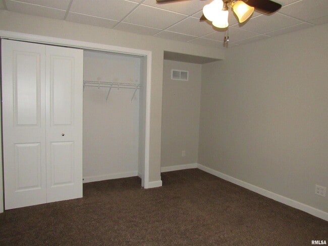 Building Photo - 405 E Palace Row