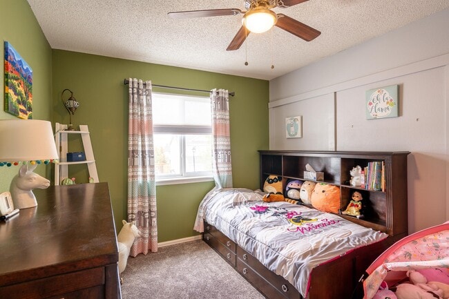 Building Photo - 857 Regent Ct