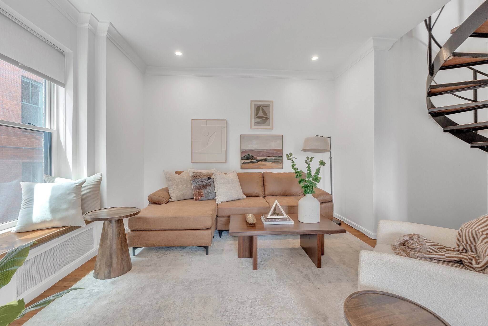 Building Photo - 17 Cazenove St