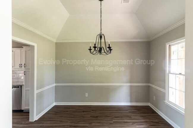 Building Photo - 779 Dogwood Cove