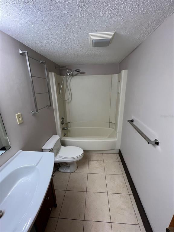 Building Photo - 808 Pinewood Ct