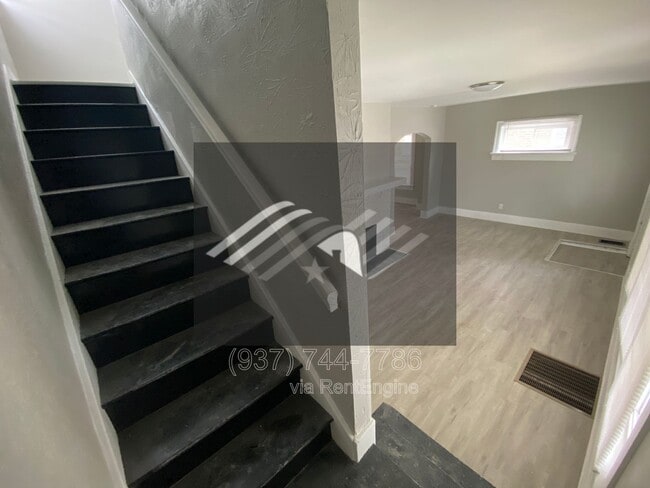 Building Photo - 1004 W Fairview Ave