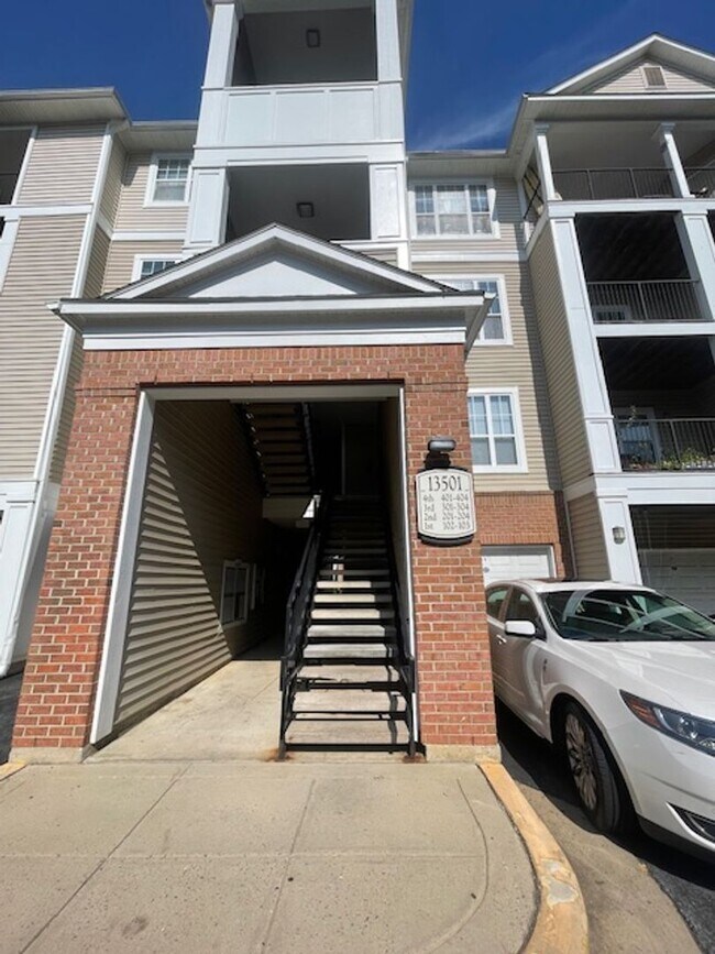 Building Photo - LOVELY TOP LEVEL CONDO IN GERMANTOWN