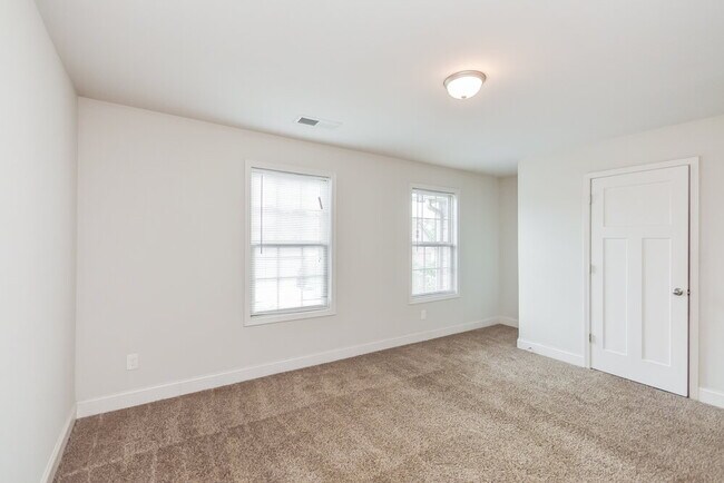 Building Photo - 1008 Allegiance Dr