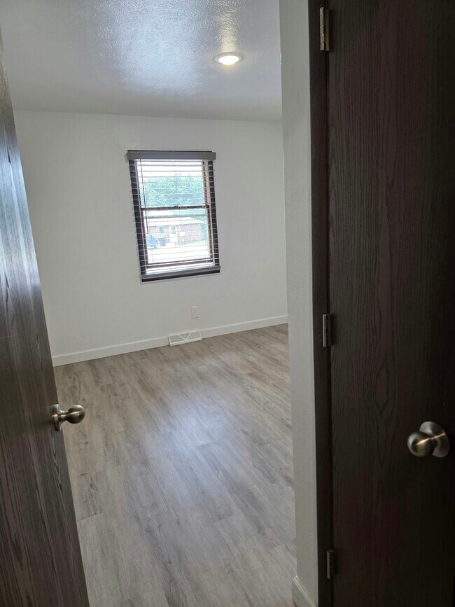 Building Photo - 601 Rizek Dr