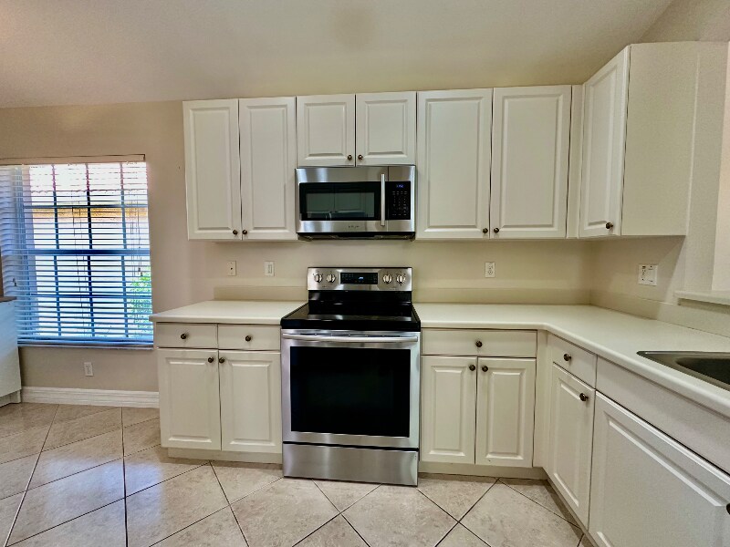 Building Photo - 2048 Painted Palm Dr