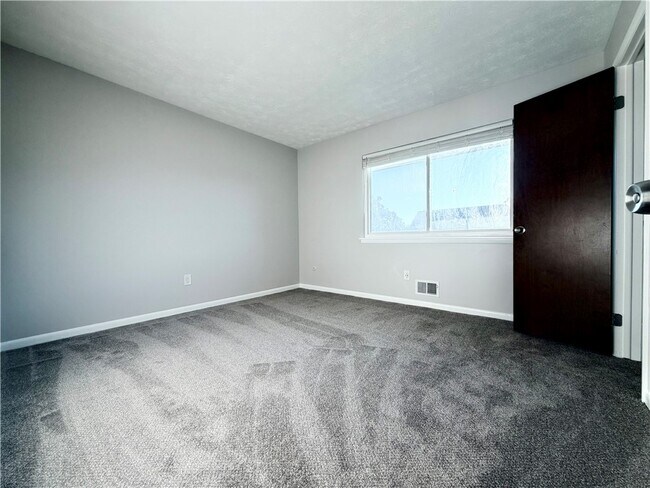 Building Photo - 422 Eastbrooke Ln