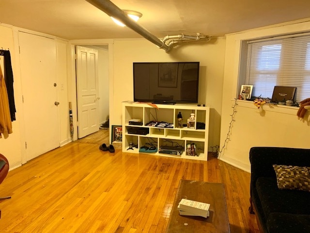 Building Photo - 1441 W Berteau Ave