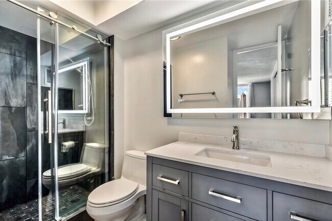 Building Photo - Great Location Awesome View and Amenities | 2-Bed 2-Bath 1-Parking