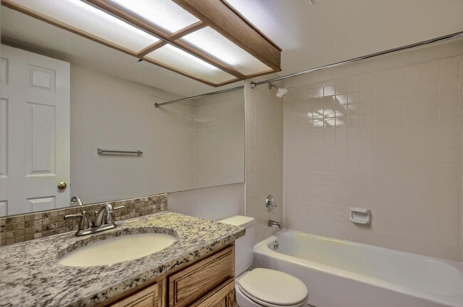 Building Photo - Comfortable 2BR + Loft Home — Close to For...