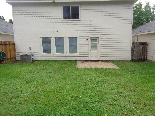 Building Photo - 5020 Deer Path Dr