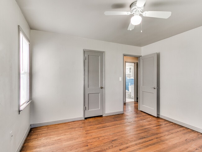 Building Photo - 302 Russell Dr