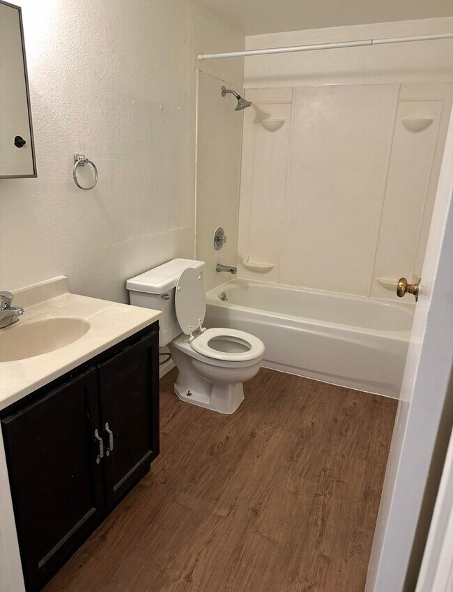 Building Photo - 1143 NW 31st St