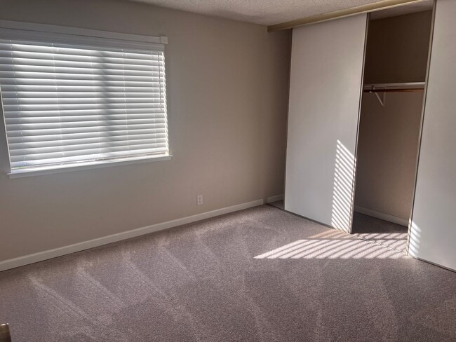 Building Photo - DESIRABLE GATED COMMUNITY WITH VIEWS, POOLS, HOT TUB, FITNESS CENTER, AND MORE!!!
