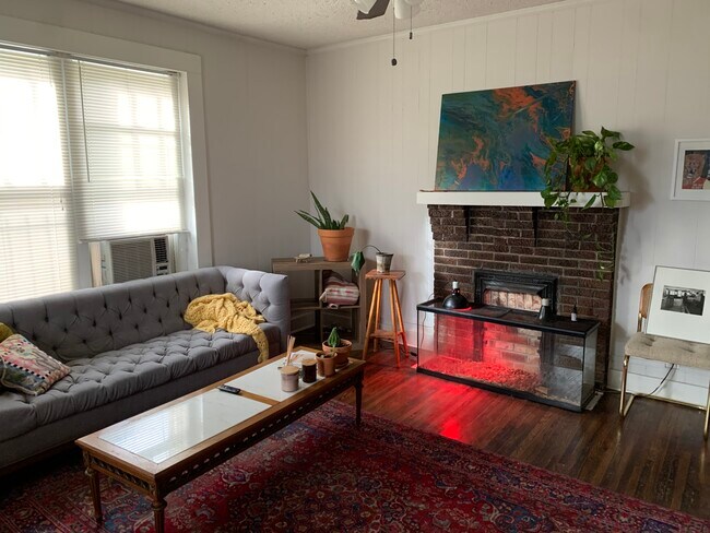 Building Photo - 513 19th Ave N