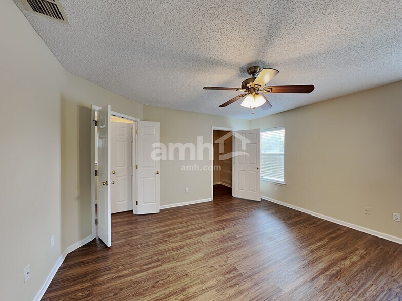 Building Photo - 3353 Chapel Ct