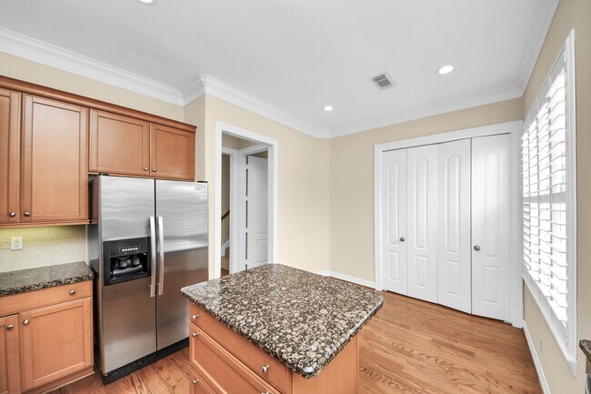 Building Photo - 2930 Brompton Square Dr