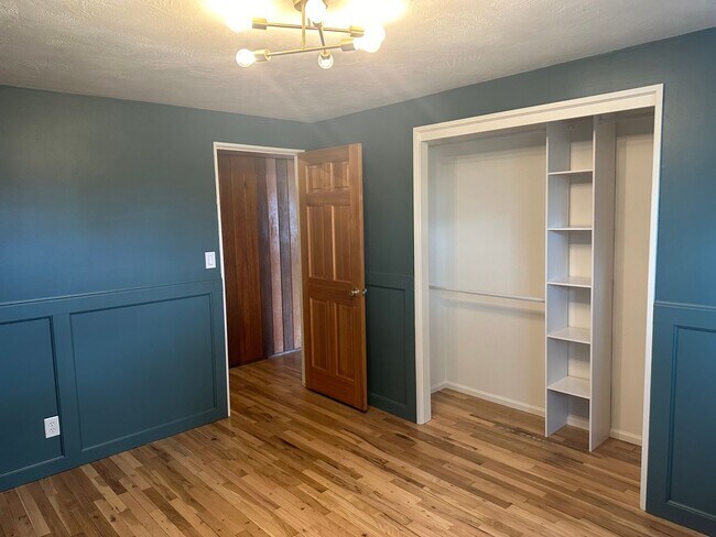 Building Photo - 3 bed, 1 bath house in a great neighborhood!