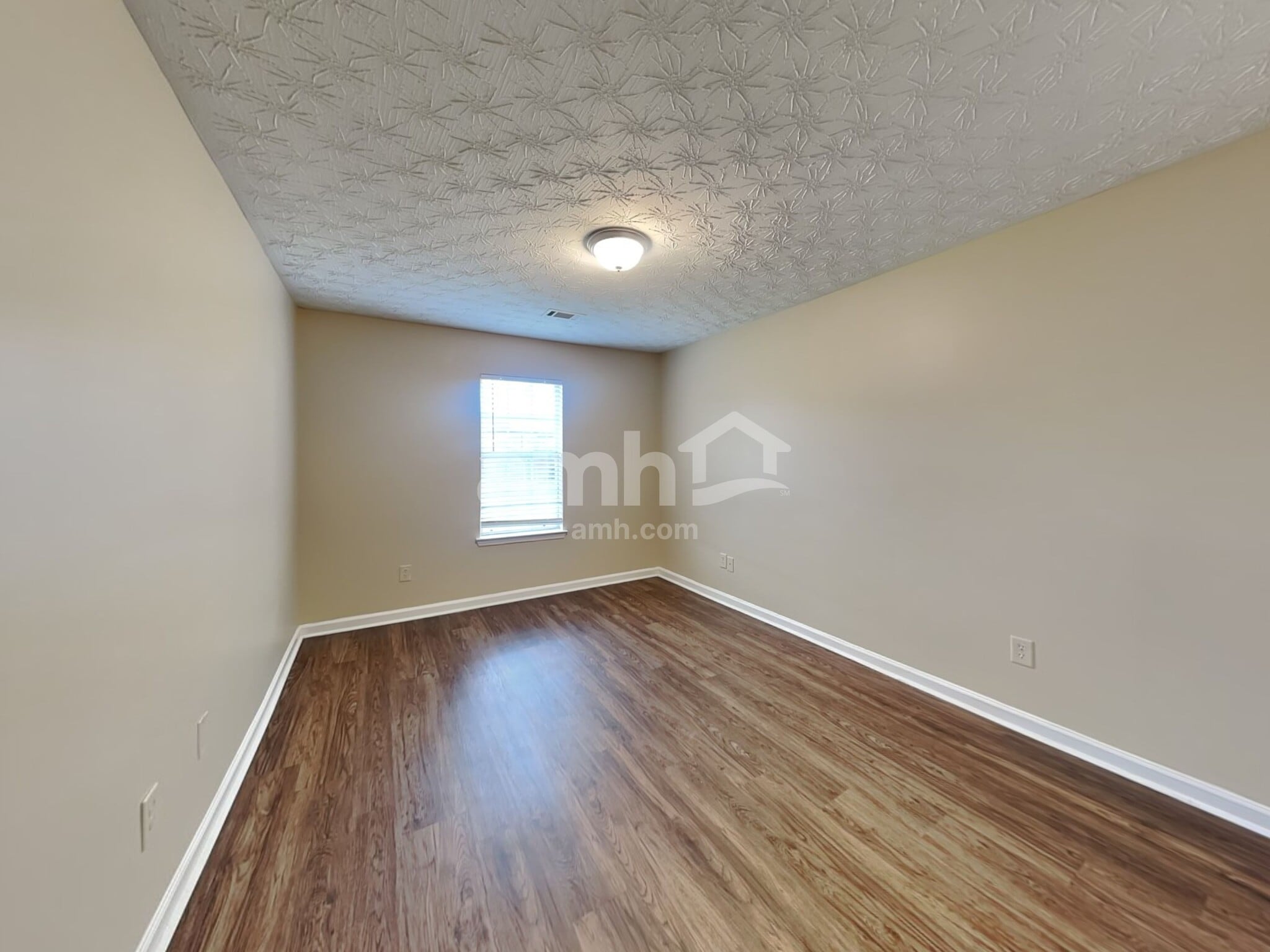 Building Photo - 223 Vernon Walk