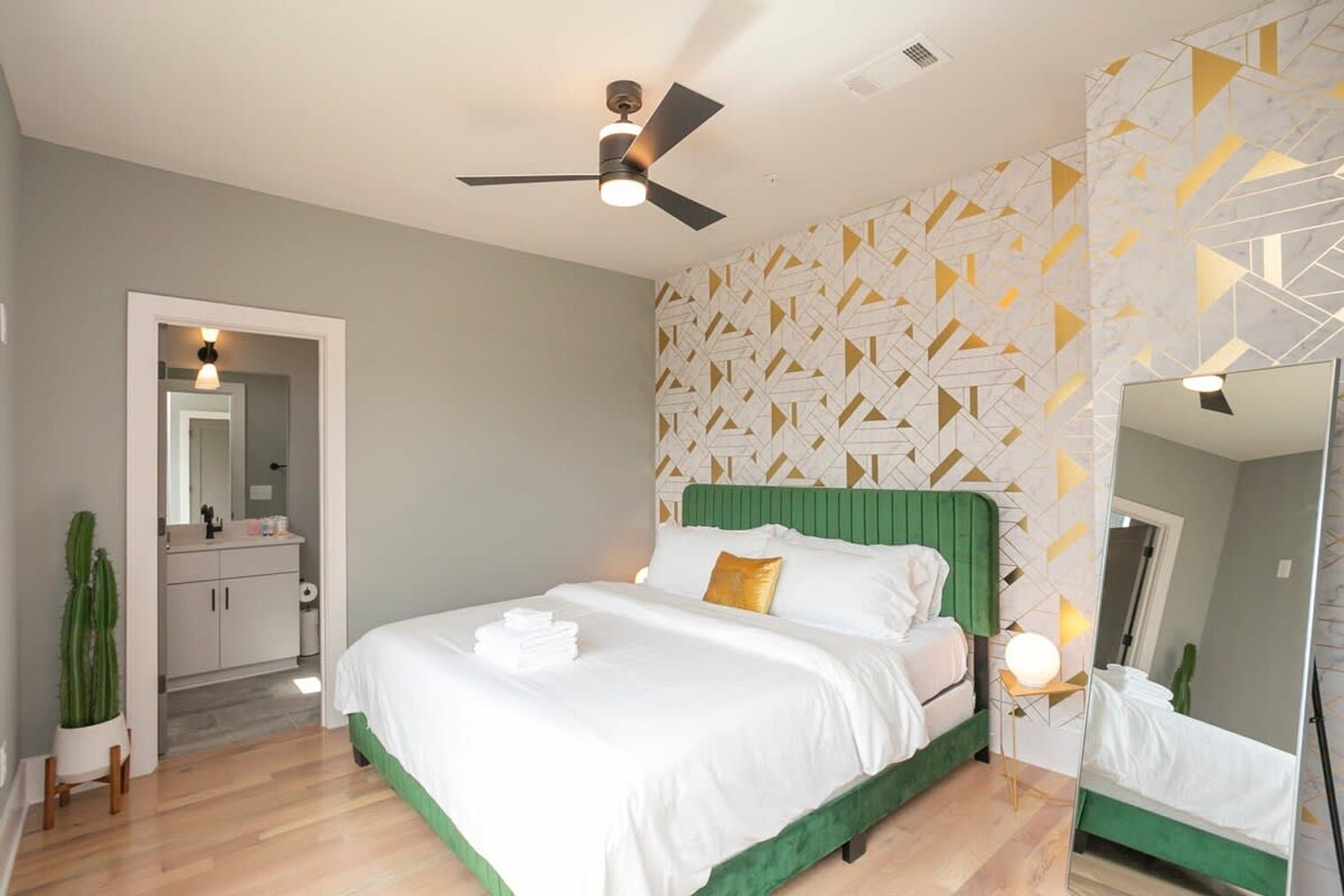 Building Photo - 1700 19th Ave S