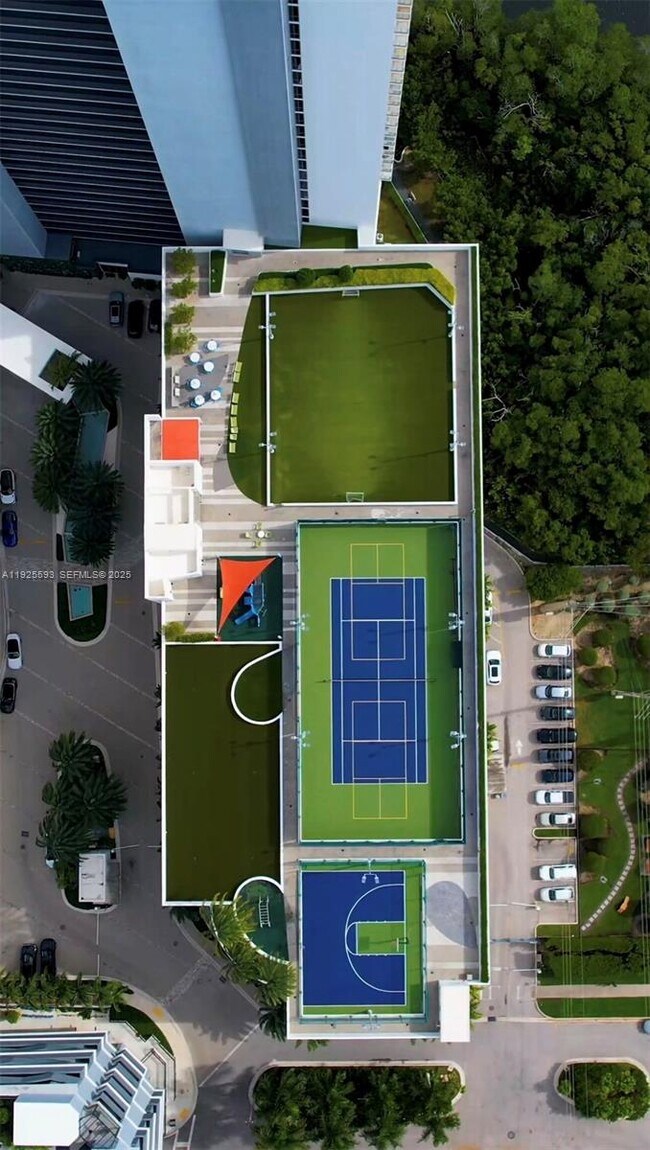 Building Photo - 16385 Biscayne Blvd