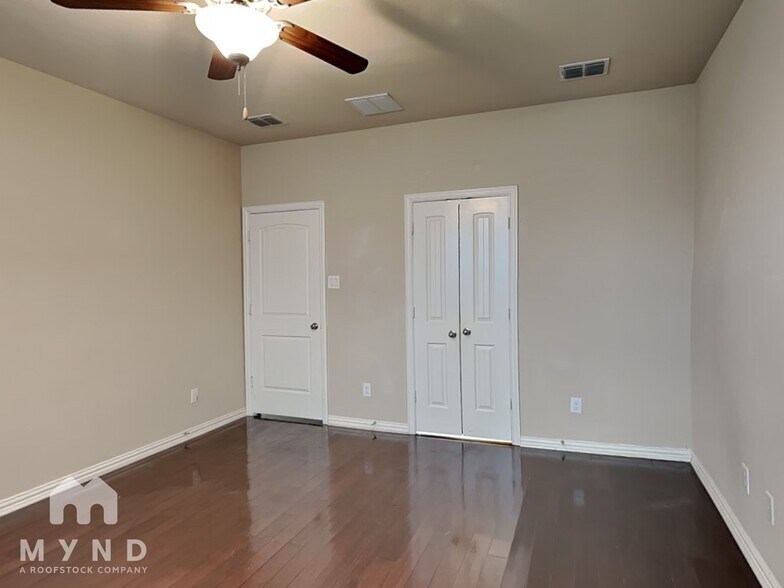 Building Photo - 5813 Valley Haven Way