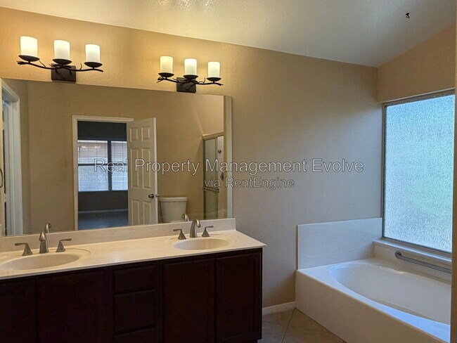 Building Photo - 7568 W Kerry Ln