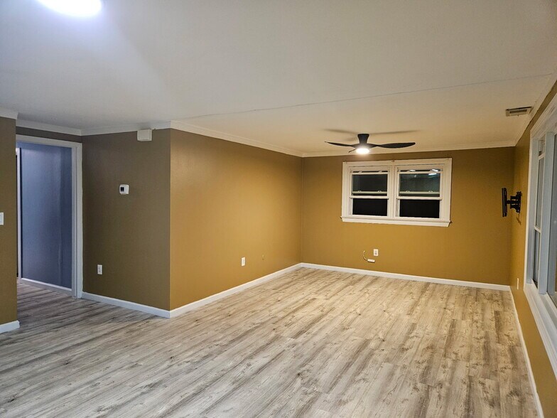 Building Photo - 333 Whitehead Rd
