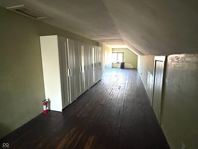 Building Photo - 963 Woodruff Pl W Dr