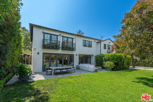 Building Photo - 716 N Roxbury Dr