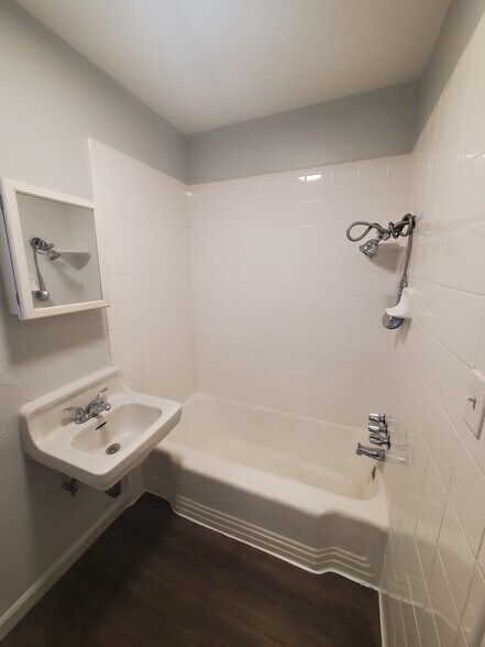 Building Photo - 1812 Clayton Ave