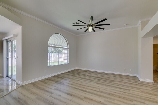 Building Photo - 434 Viewmont Dr