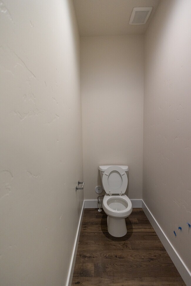 Building Photo - 5558 W Aralia Dr