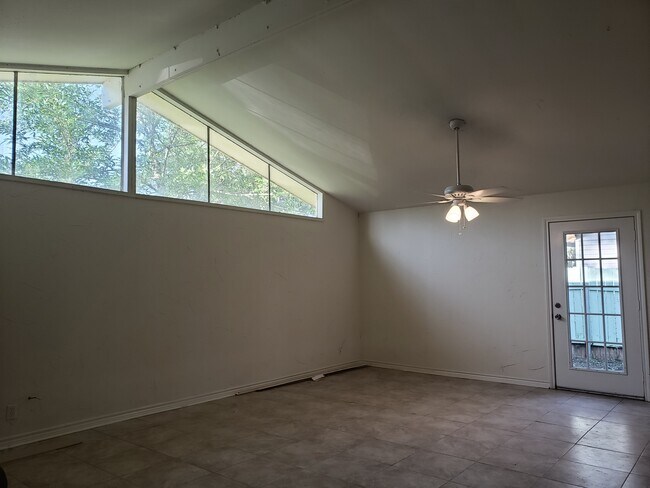 Living Room - 2117 Rio Grande Plz