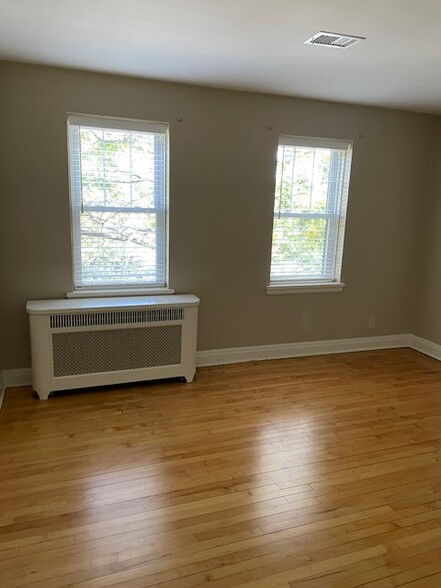 Living room - 5029 7th Ave