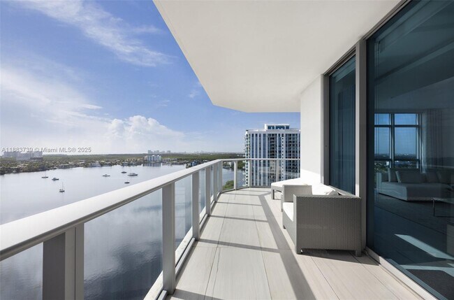 Building Photo - 17301 Biscayne Blvd