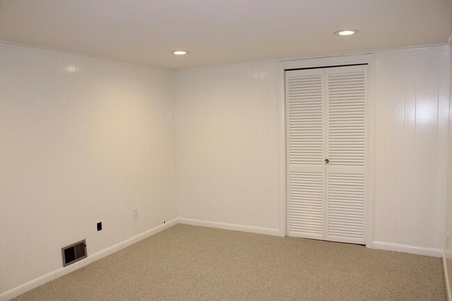 Building Photo - 61 Alton St