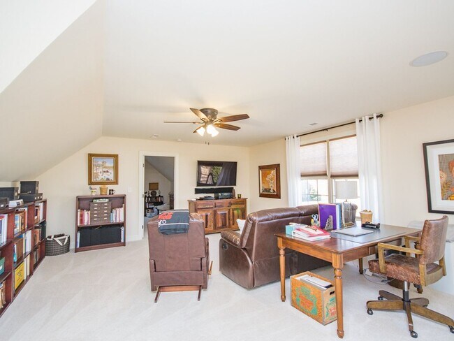 Building Photo - Lake Forest Subdivision. Enjoy all the amenities!