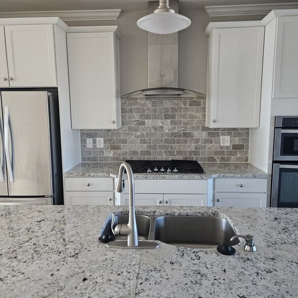 Stove - 4380 Shamrock Dr